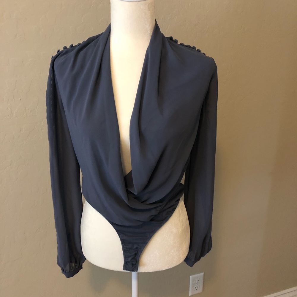 Low cut grey/blue bodysuit